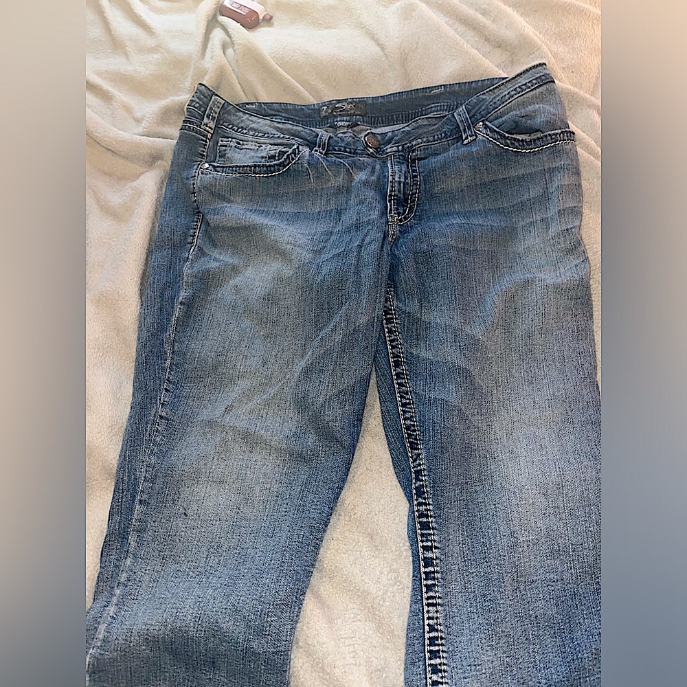 Low waisted Tuesday cut silver jeans plus size 20. Low/mid waisted jeans